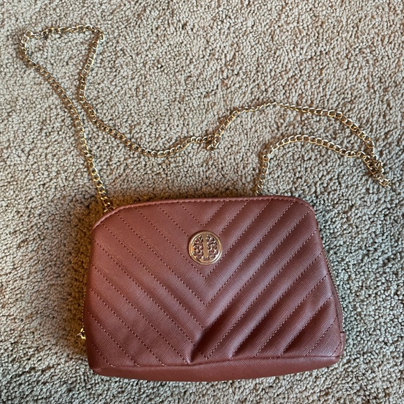 Brown purse. Gold chain. Zip inside with two button pockets - Picture 2 of 4